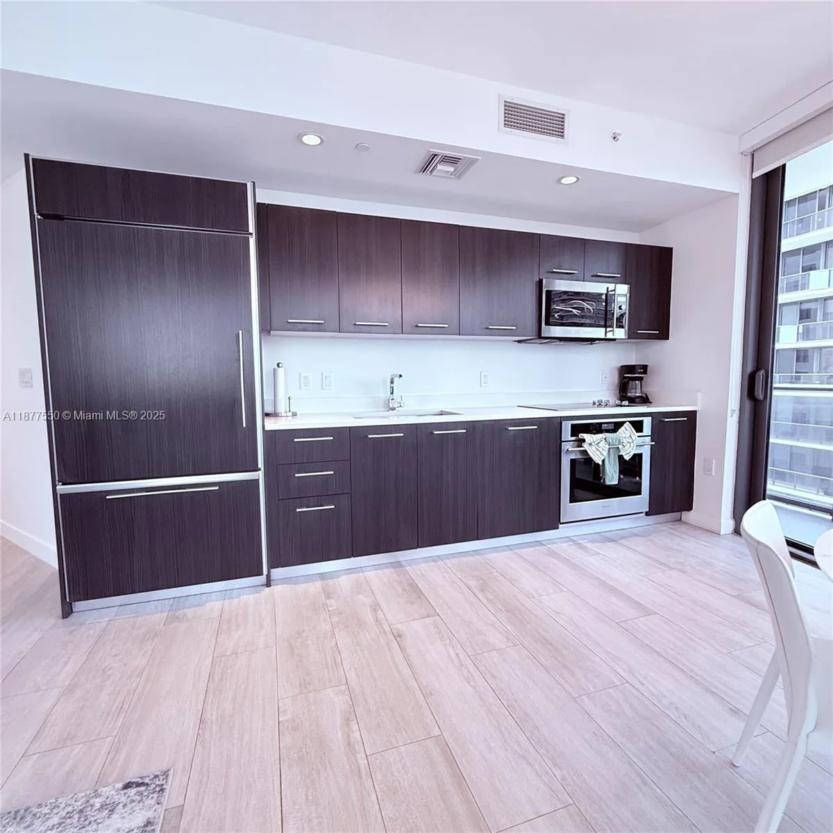 55 SW 9th St # 3903, Miami, FL 33130 photo 4