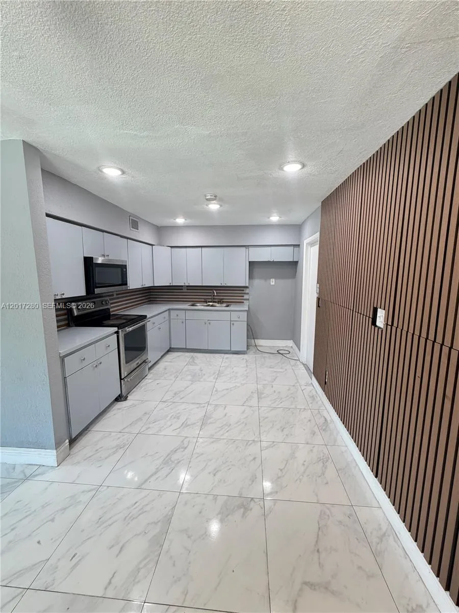 850 NW 113th St, Miami, FL 33168 photo 3