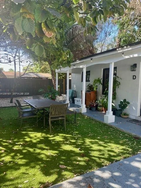 Listing photo 12