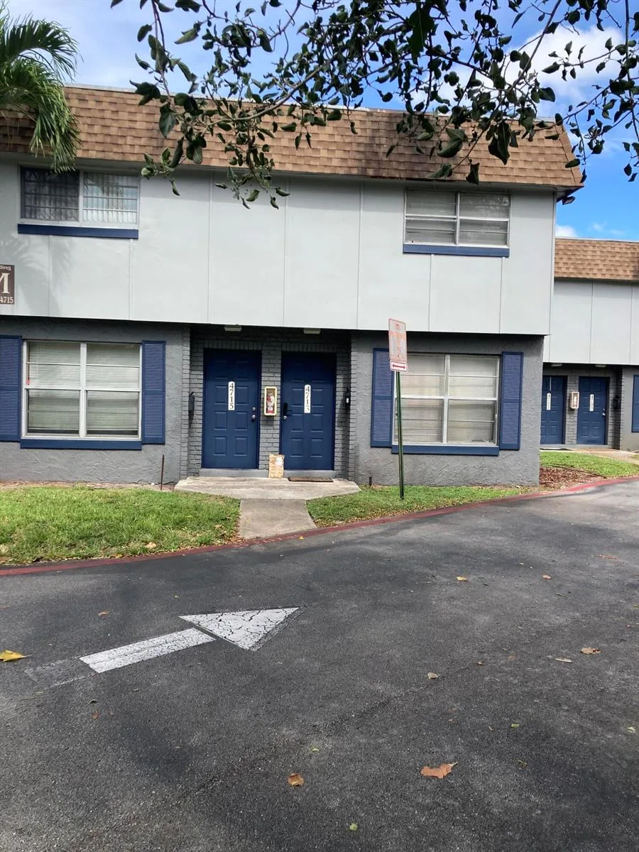 4715 NW 9TH Drive # 4715, Plantation, FL 33317