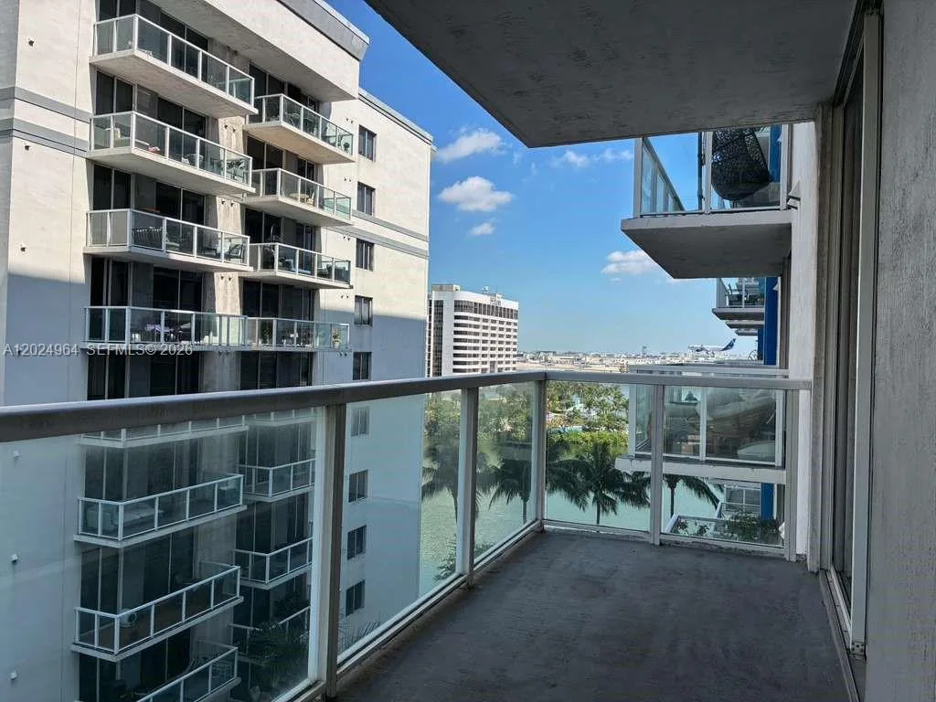 5085 NW 7th St # 909, Miami, FL 33126