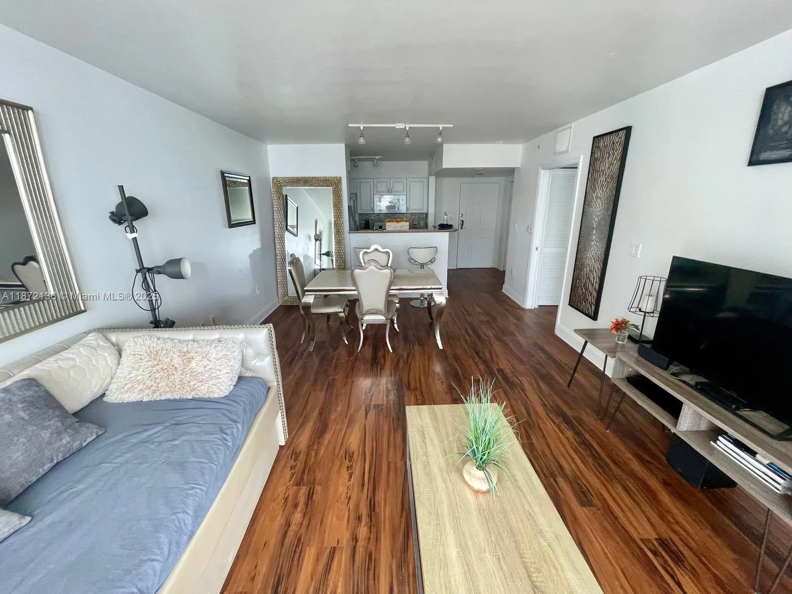 1155 Brickell Bay Dr # 1805, Miami, FL 33131 photo 3