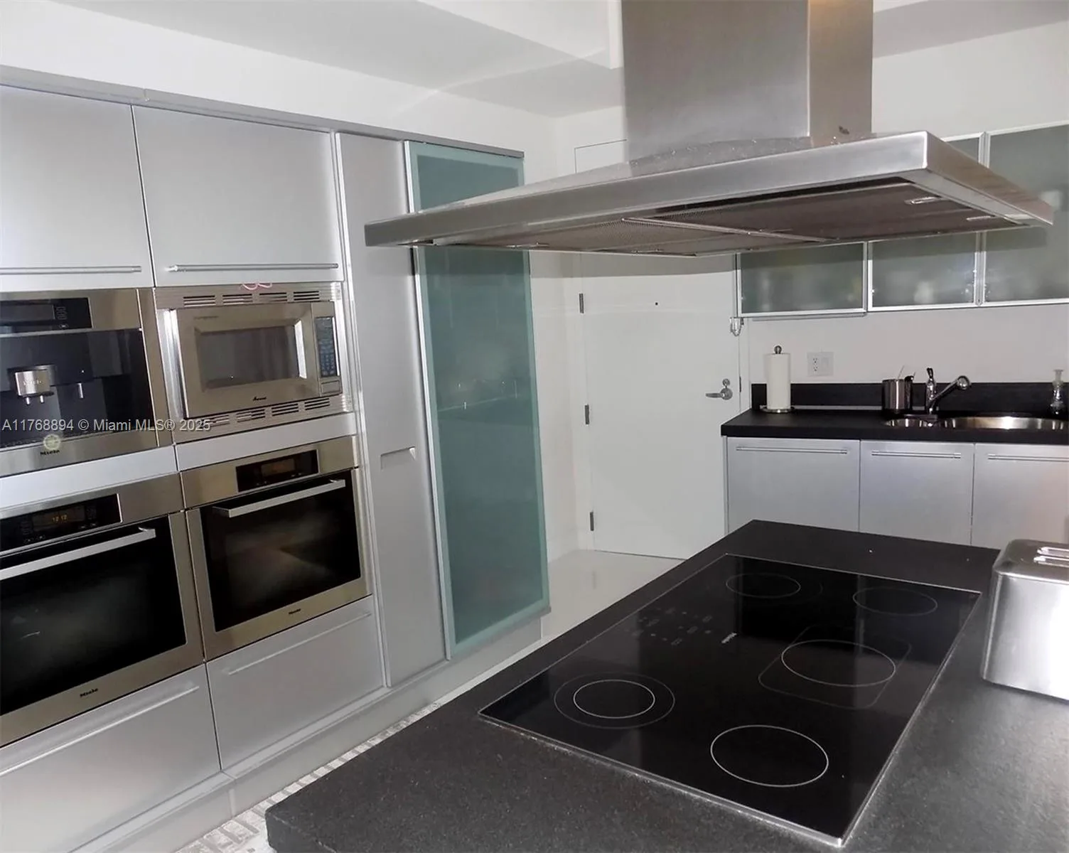 18201 Collins Ave # 3906, Sunny Isles Beach, FL 33160 photo 3