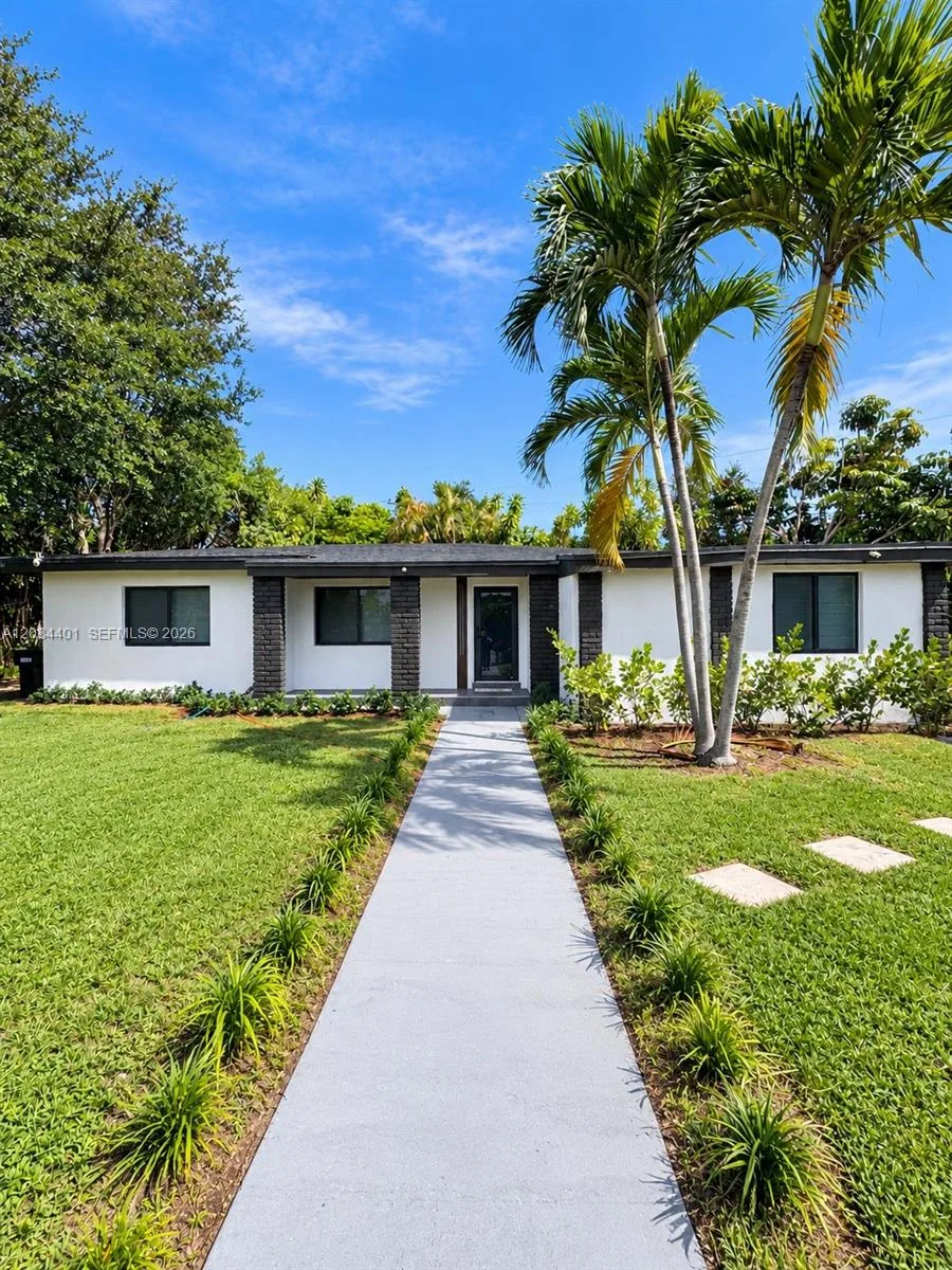 930 NE 163rd St, North Miami Beach, FL 33162