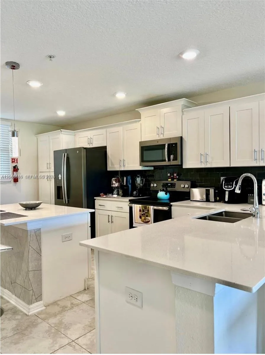 3111 Paradox # 104, Kissimmee, FL 34746 photo 2