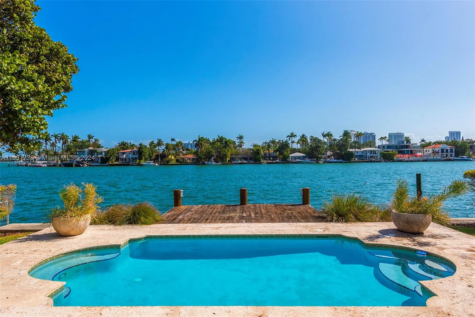 527 E Dilido Dr, Miami Beach, FL 33139 photo 2
