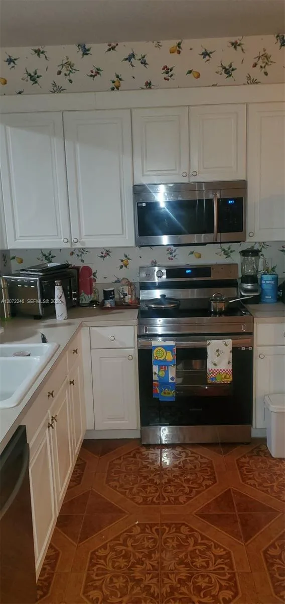 7775 Yardley Dr # 211, Tamarac, FL 33321 photo 9