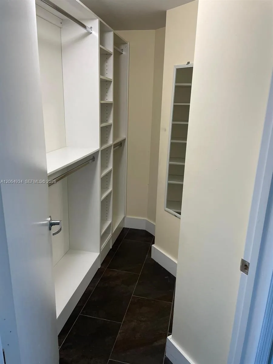60 SW 13th St # 3426, Miami, FL 33130 photo 3