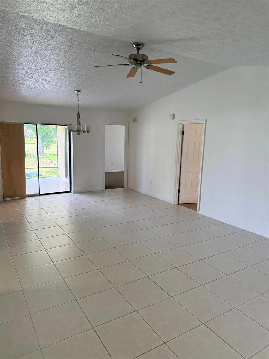508 NW AZALEA Avenue, Port St. Lucie, FL 34983 — zdjęcie 2
