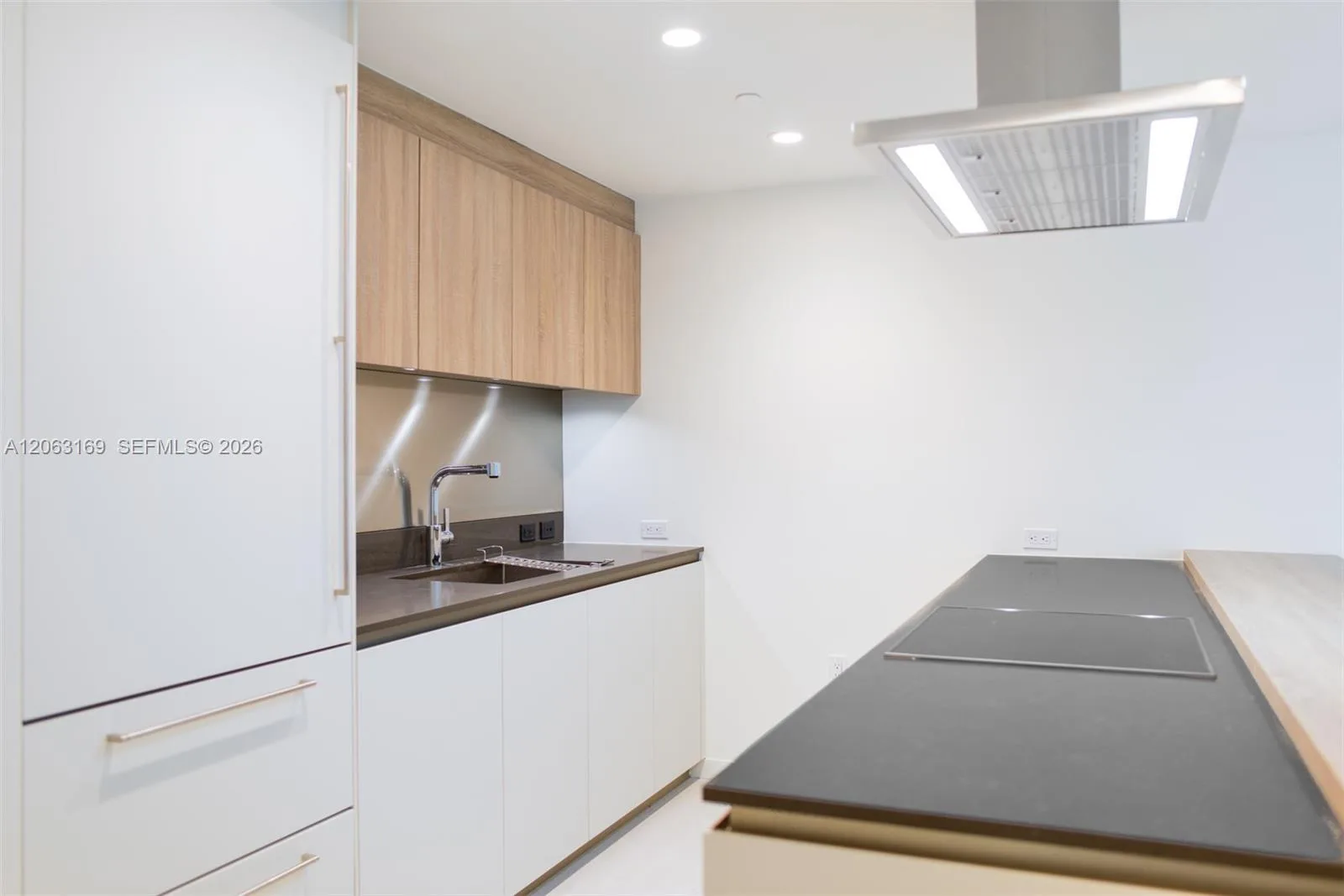 1000 Brickell Plz # 4205, Miami, FL 33131 photo 2