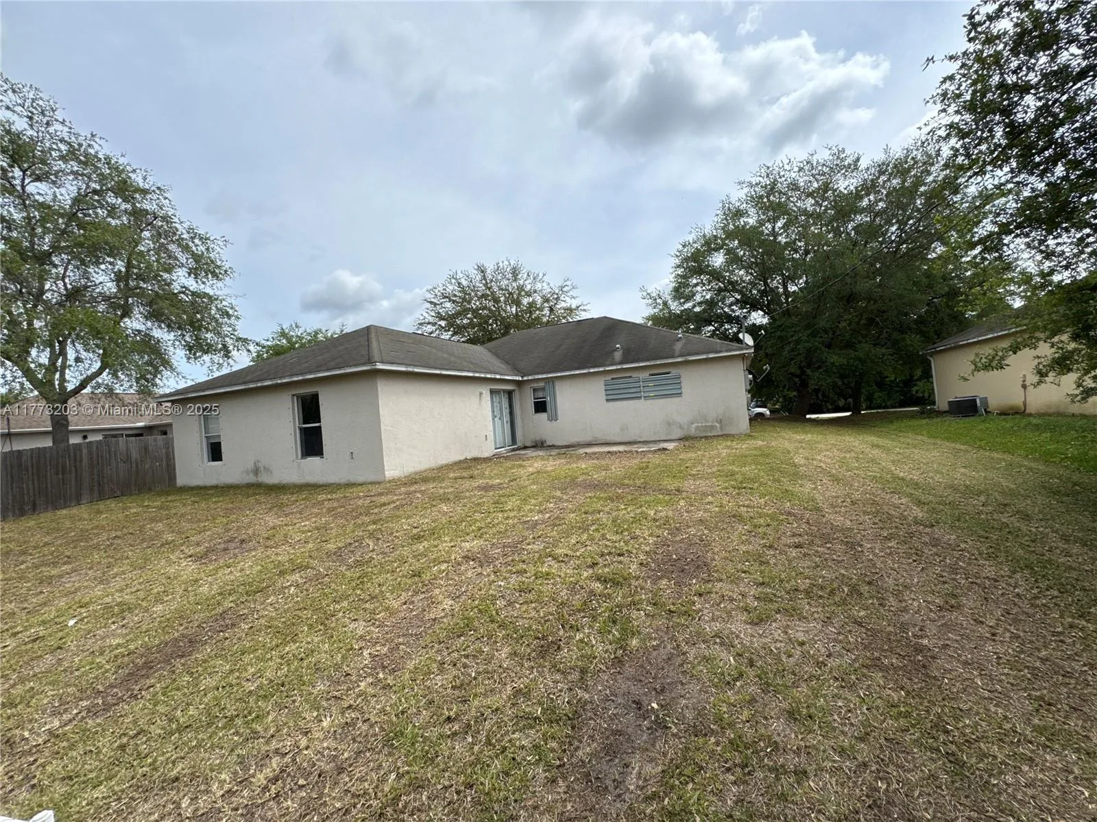 8755 103rd Ct, Vero Beach, FL 32967 photo 2