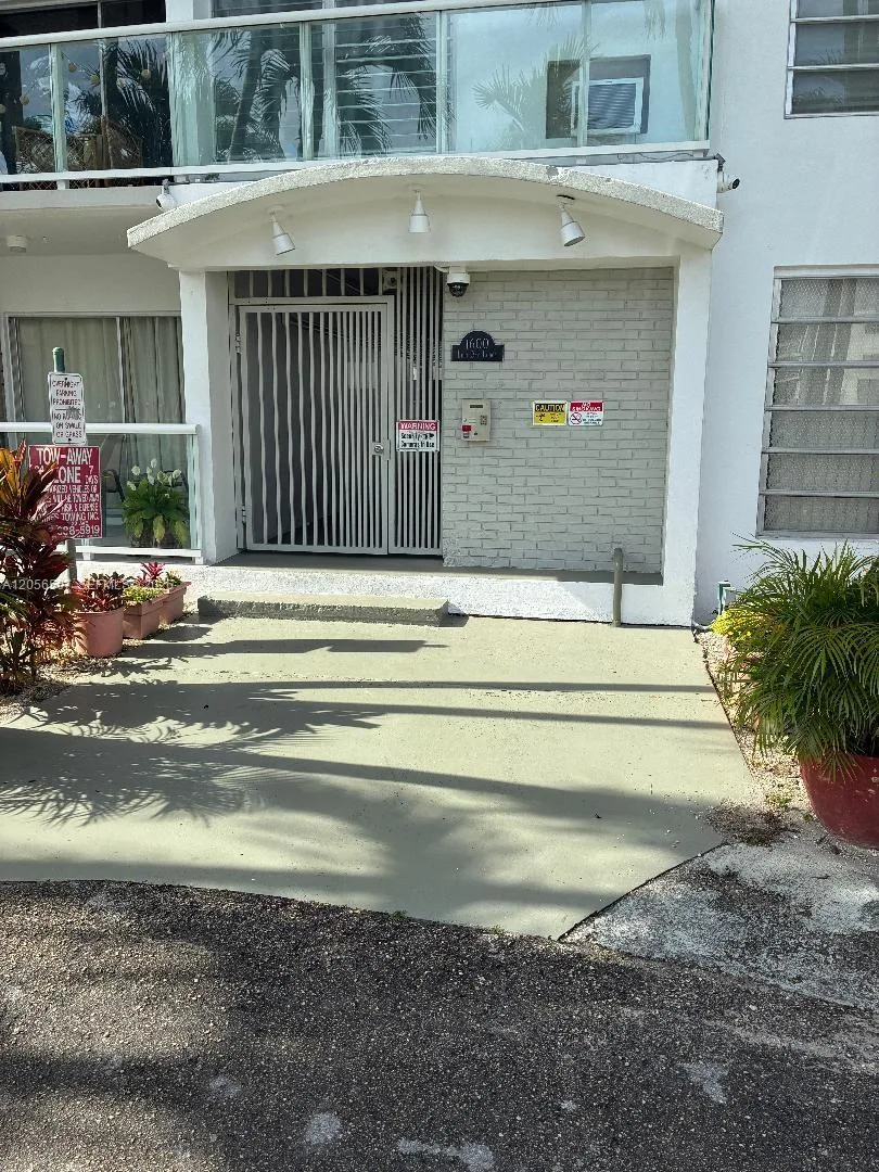 1600 NE 114th St # 106, Miami, FL 33181