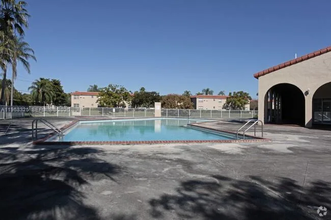 433 SW 86th Ave # 108, Pembroke Pines, FL 33025 photo 3