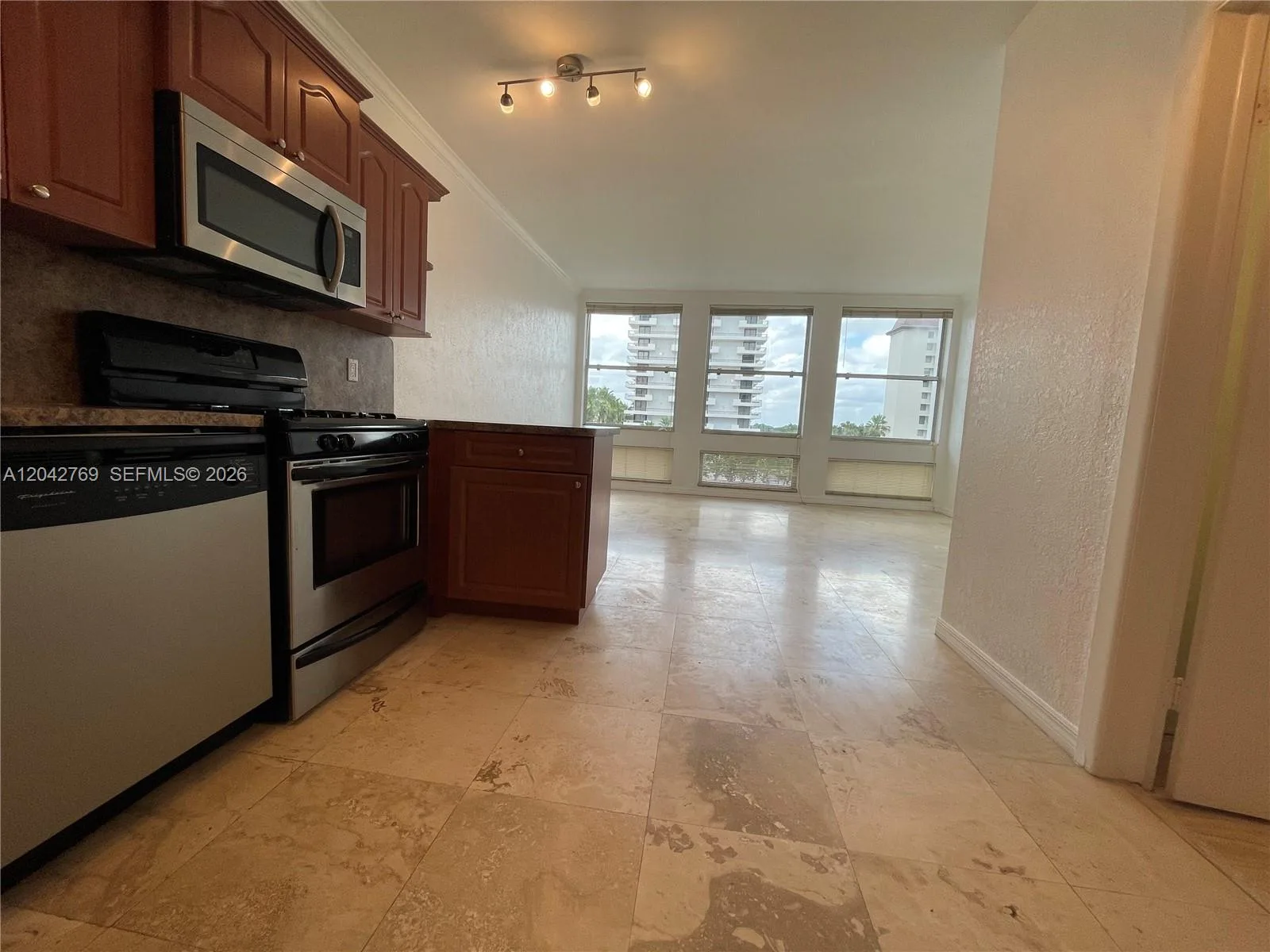700 Biltmore Way # 414, Coral Gables, FL 33134