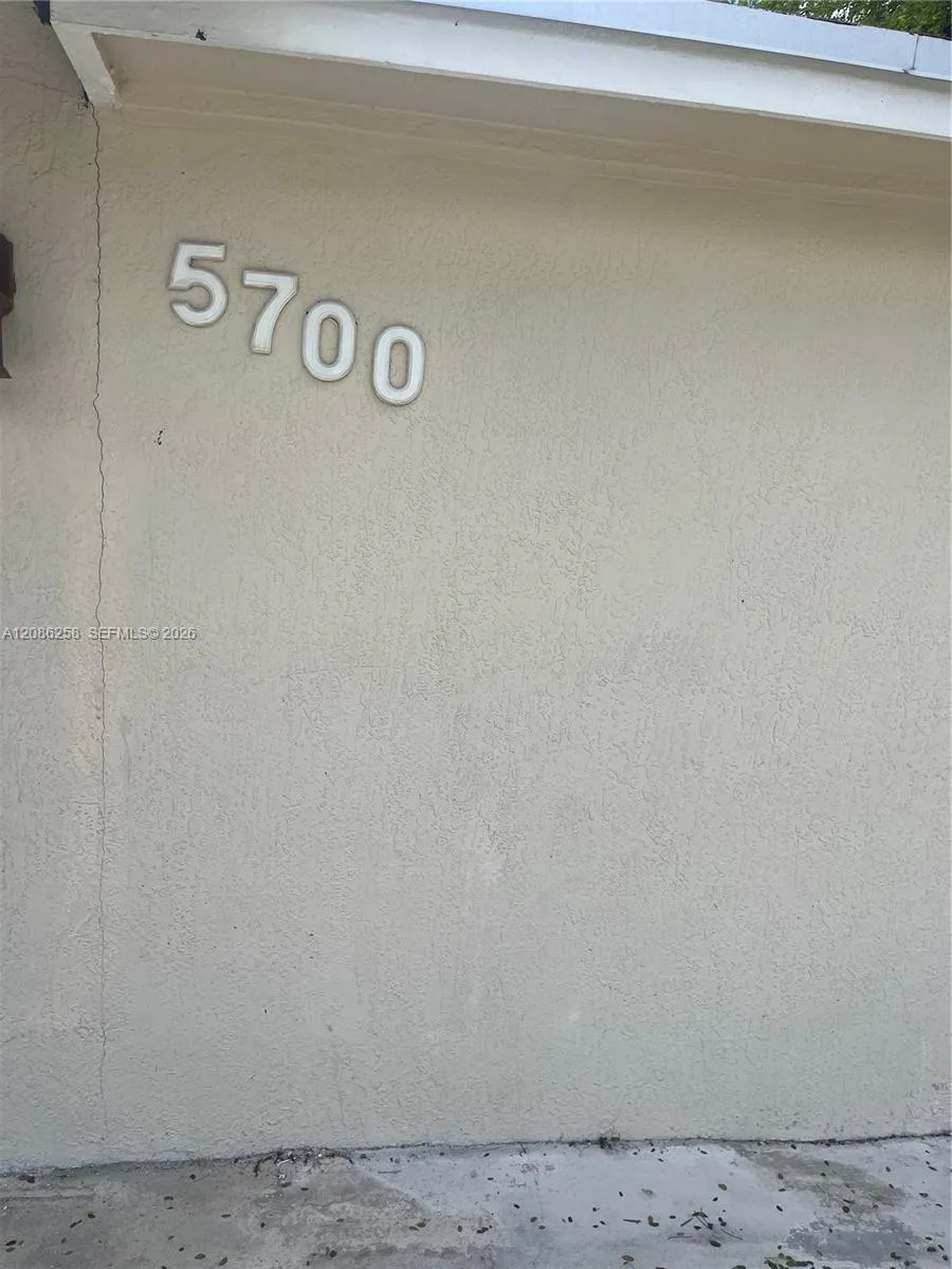5700 SW 37th Ct # 5700, Davie, FL 33314