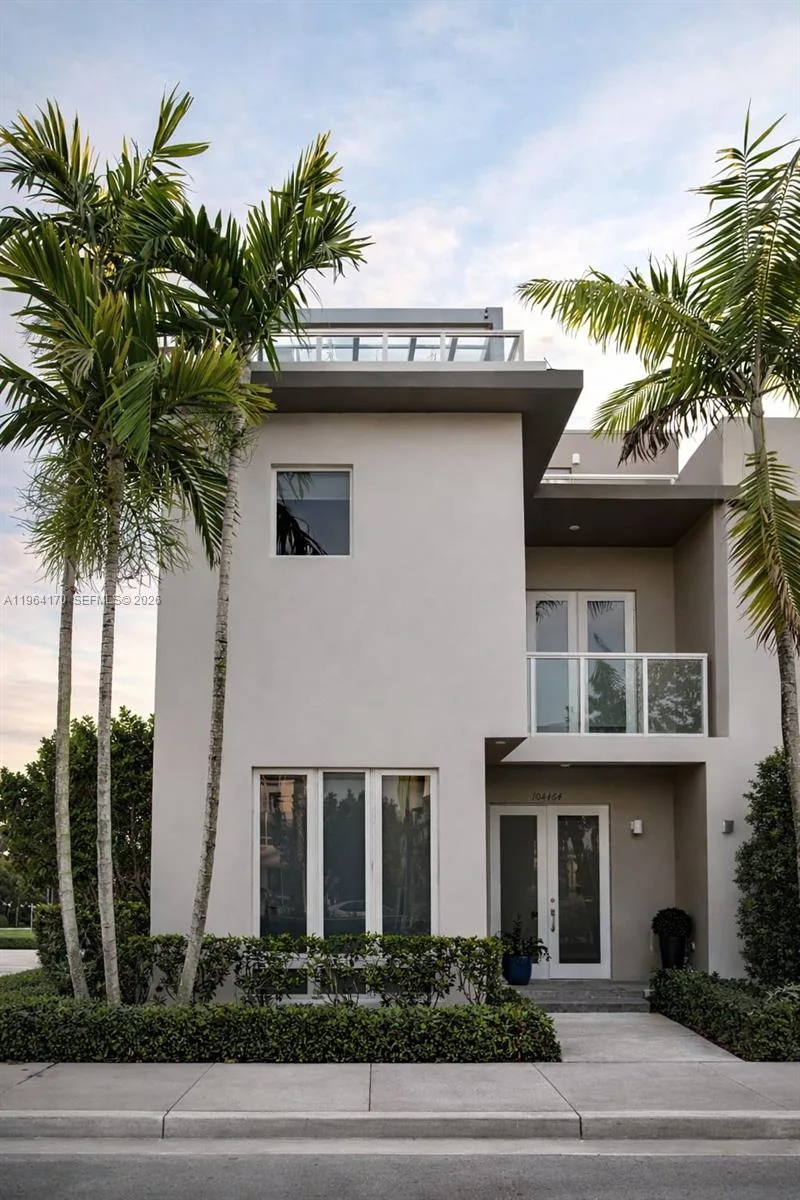 10464 NW 66th St, Doral, FL 33178