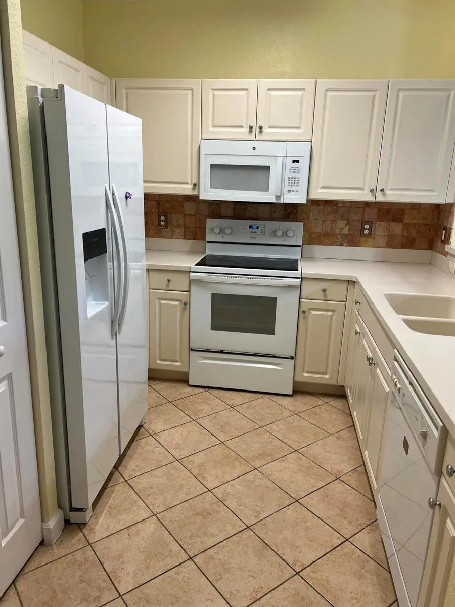 4113 Napoli Lake Drive, Riviera Beach, FL 33410 photo 2