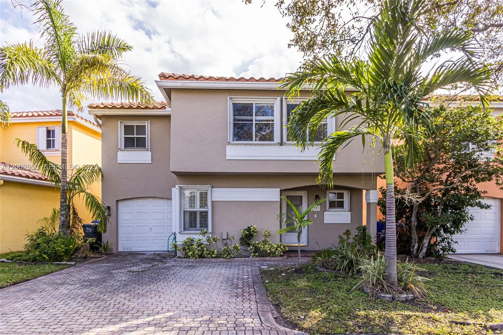 1540 N Trafalgar Cir, Hollywood, FL 33020 photo 2