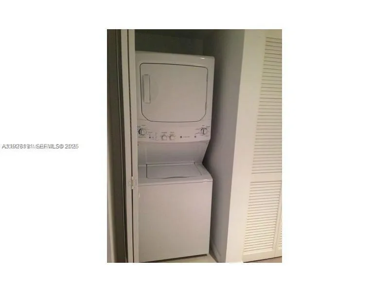 31 SE 6th St # 1804, Miami, FL 33131 photo 10