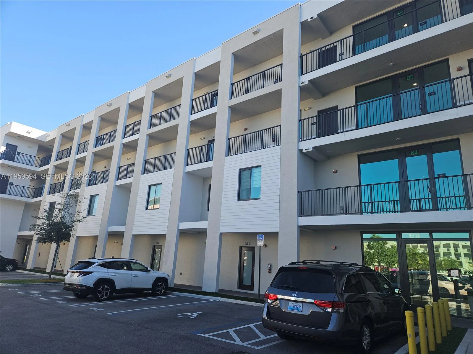 8001 NW 41st St # F-206, Doral, FL 33166