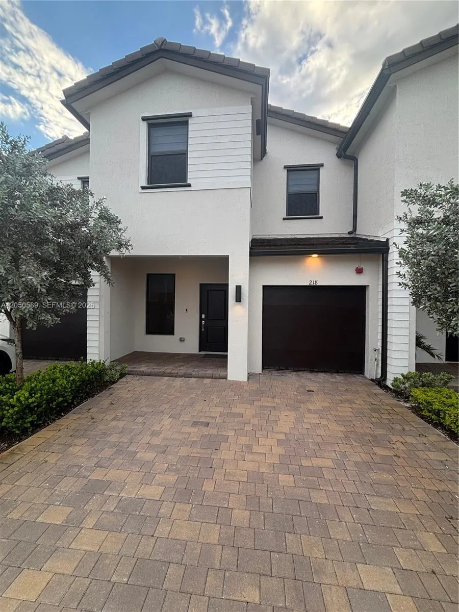 218 SW 159th Ct, Pembroke Pines, FL 33027 photo 2