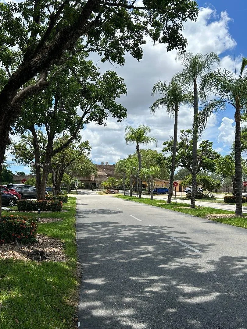 351 Cambridge Rd # 308, Hollywood, FL 33024 photo 3