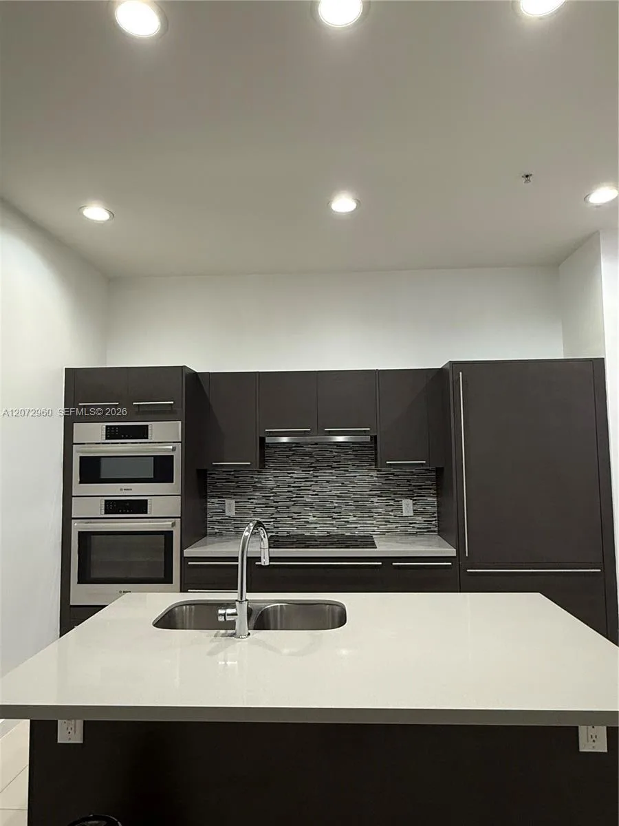 7661 NW 107th Ave # 813, Doral, FL 33178