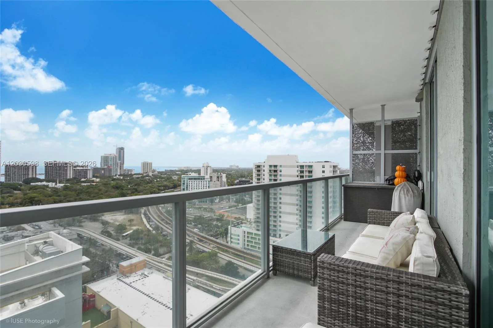 79 SW 12th St # 2306-S, Miami, FL 33130 photo 2