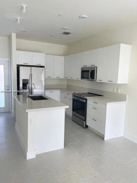 8167 NW 41 St # E-111, Doral, FL 33166
