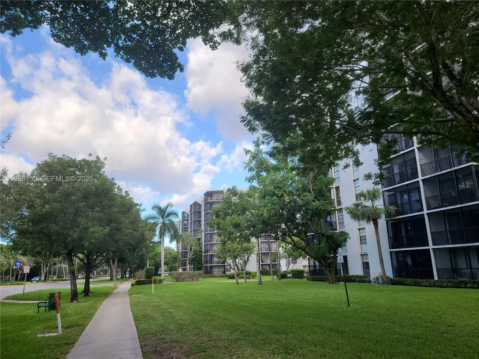 3475 N Country Club Dr # 202, Aventura, FL 33180 photo 4