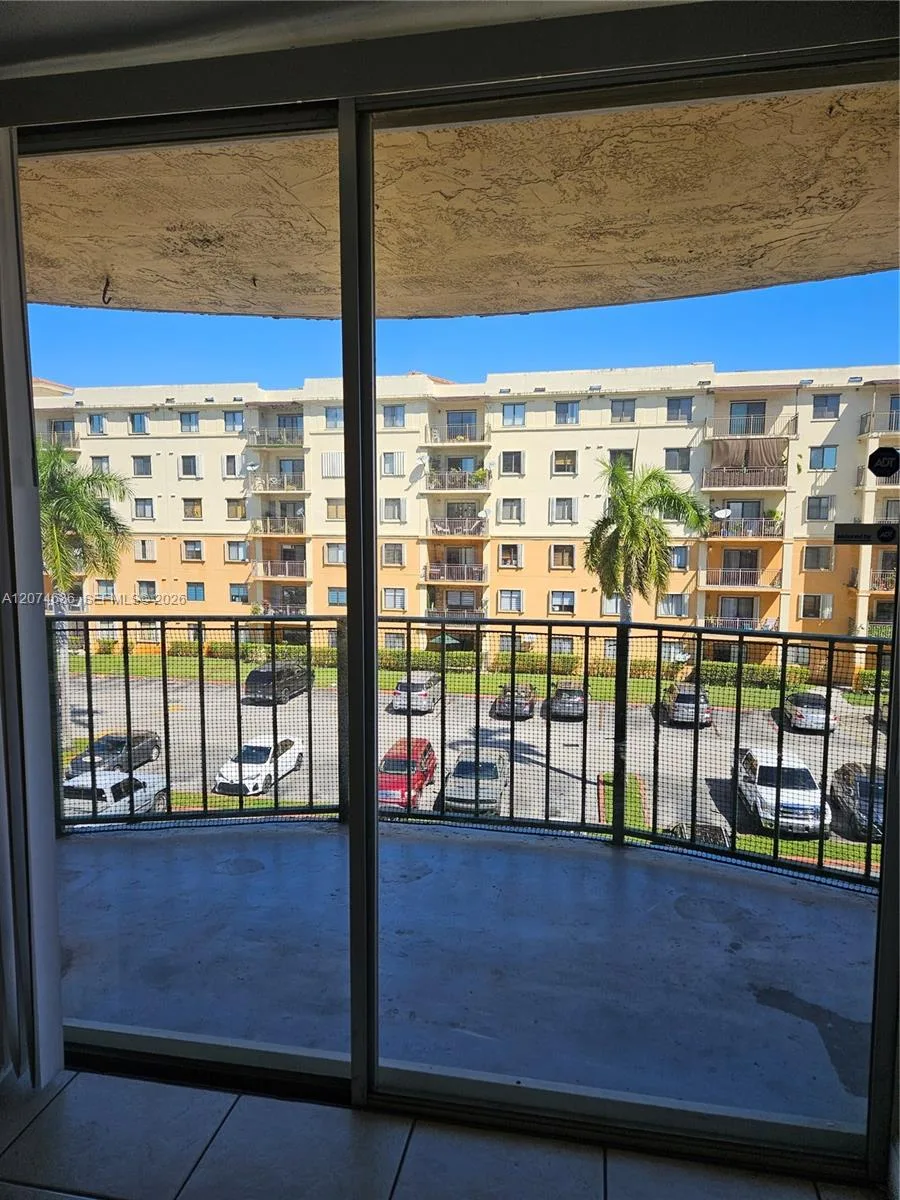 9320 Fontainebleau Blvd # 401, Miami, FL 33172 photo 5