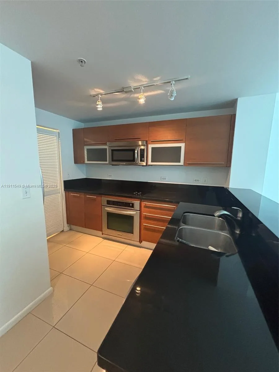 244 Biscayne Blvd # 1606, Miami, FL 33132 photo 2