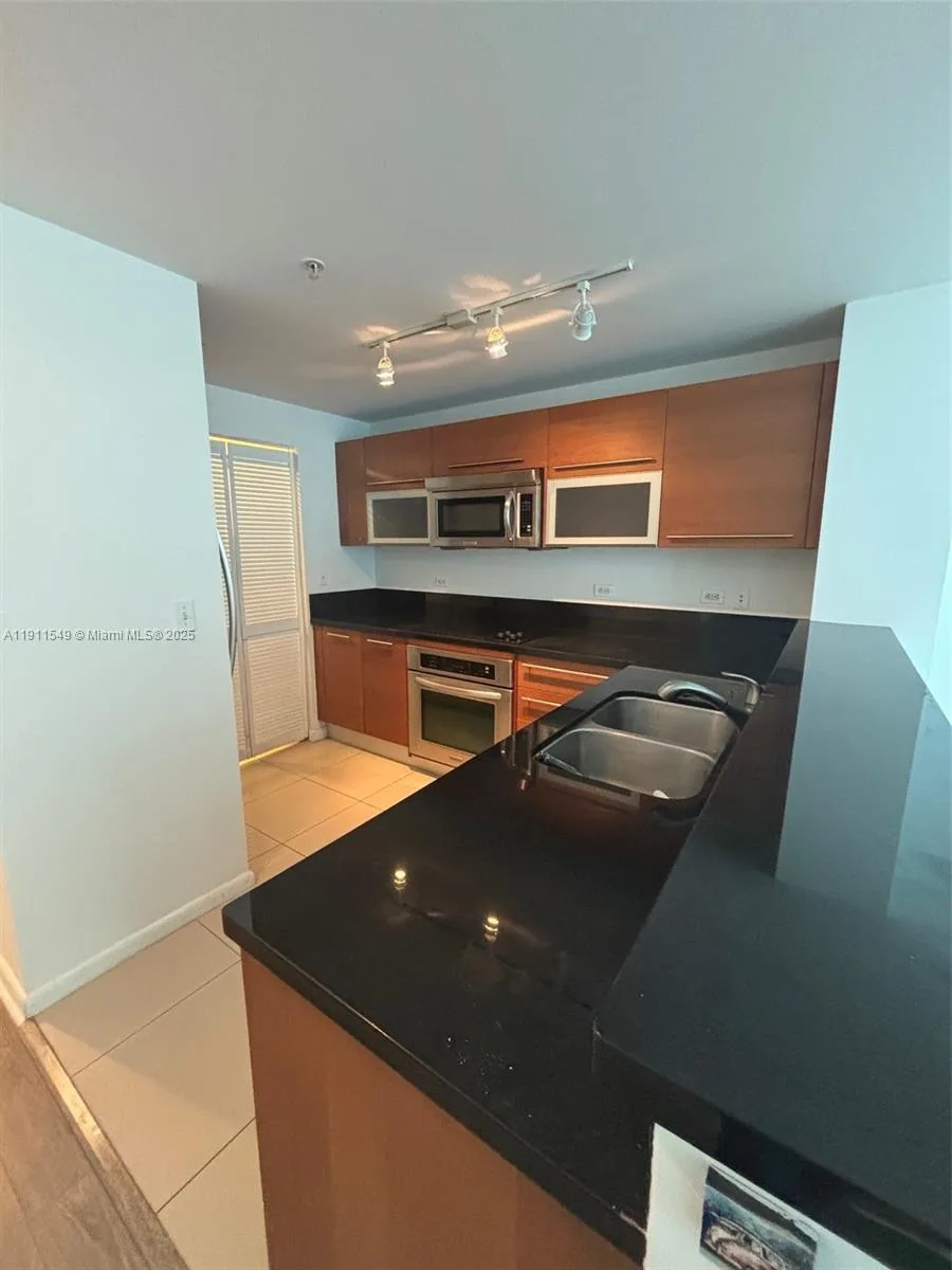 244 Biscayne Blvd # 1606, Miami, FL 33132 photo 4