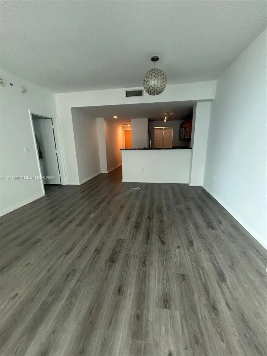 244 Biscayne Blvd # 1606, Miami, FL 33132 photo 5