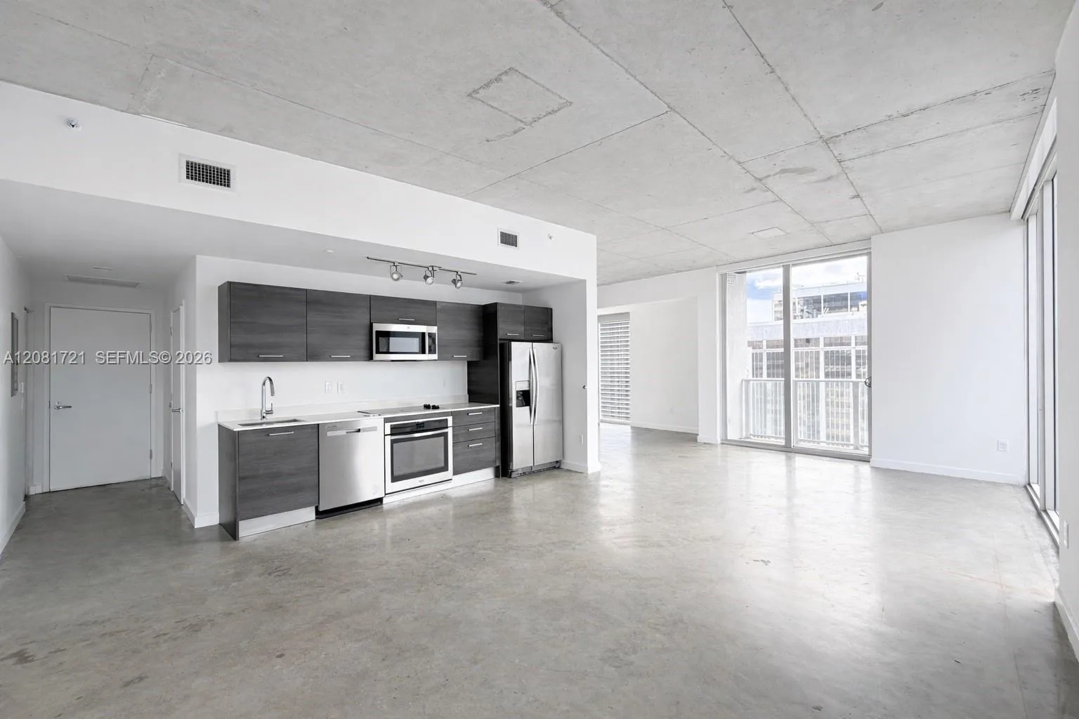 151 SE 1st St # 3001, Miami, FL 33131 photo 2