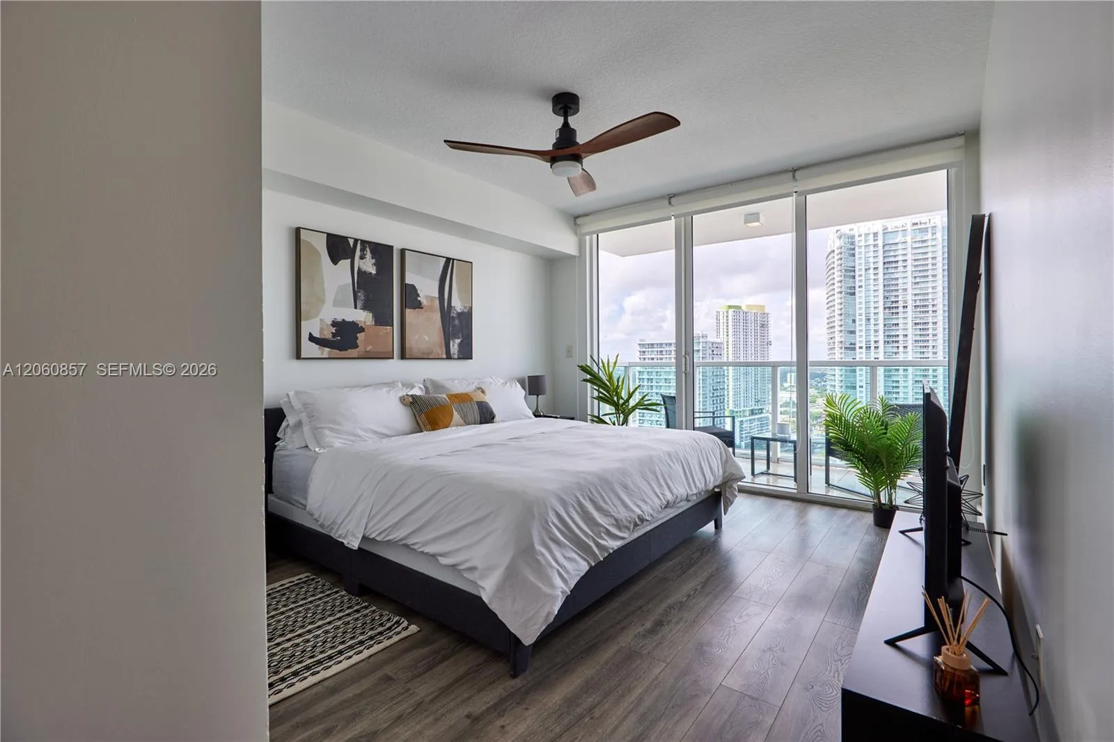 31 SE 5th St # 3201, Miami, FL 33131 photo 10