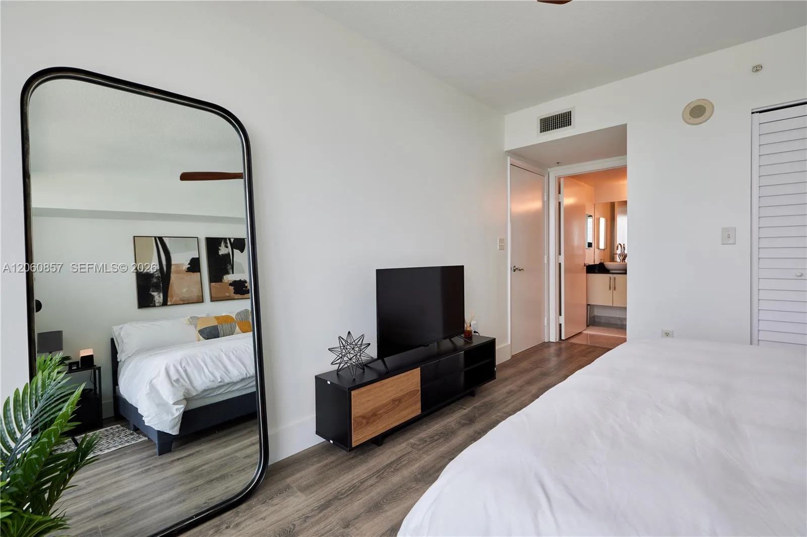 31 SE 5th St # 3201, Miami, FL 33131 photo 13