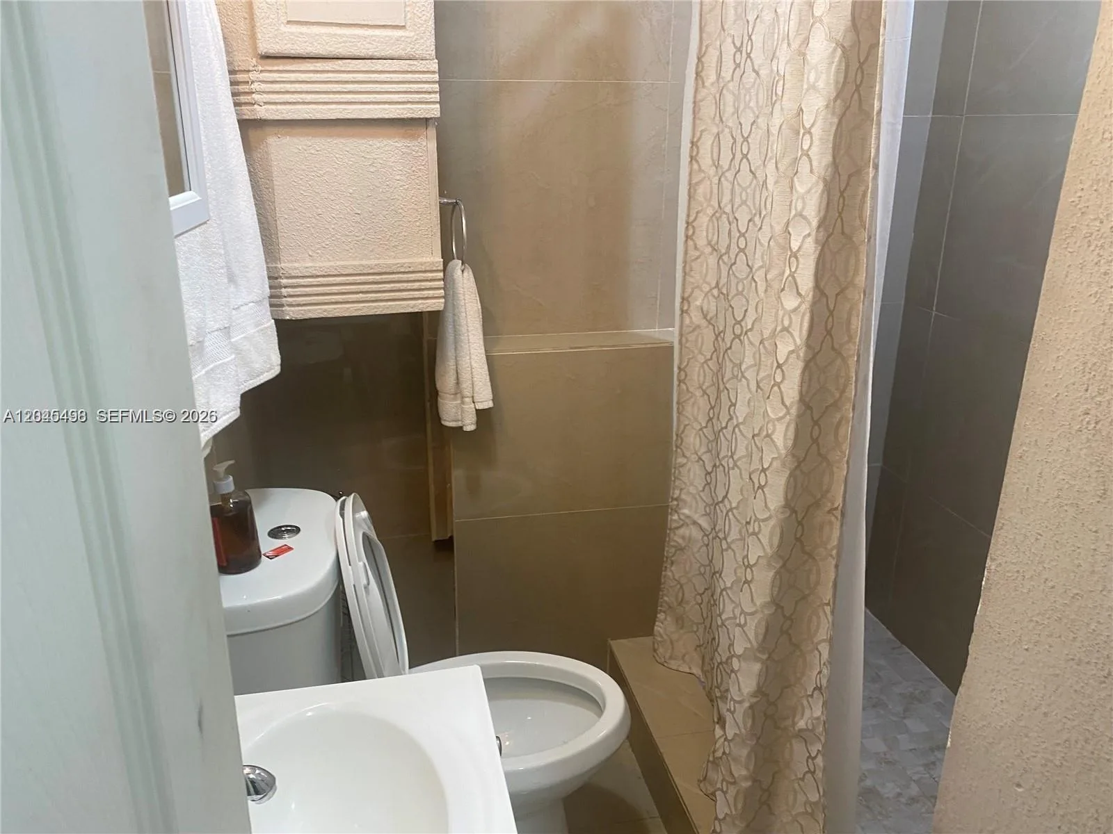 Listing photo 10