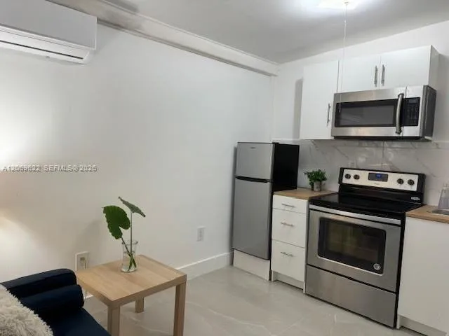 1270 NE 210th Ter # B, Miami, FL 33179