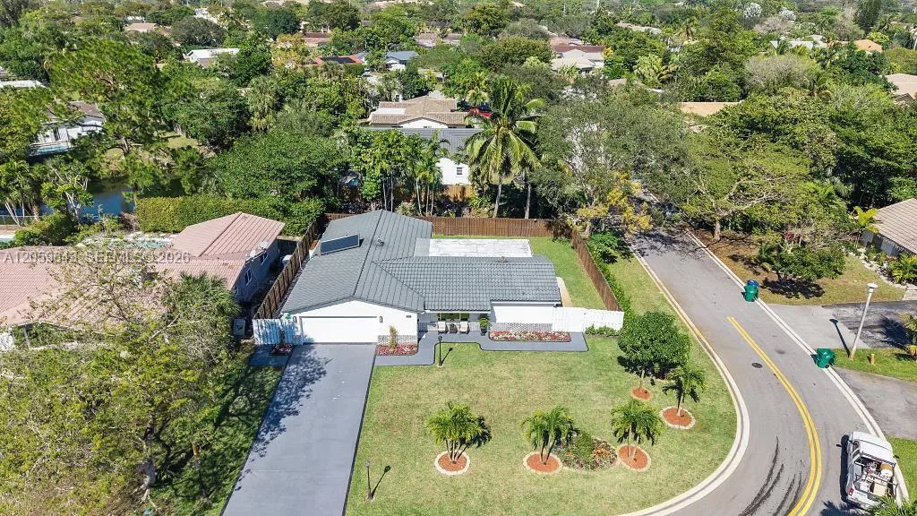 7501 NW 42nd St, Coral Springs, FL 33065 photo 2