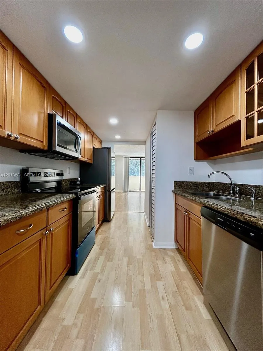 7451 NW 16th St # 304, Plantation, FL 33313