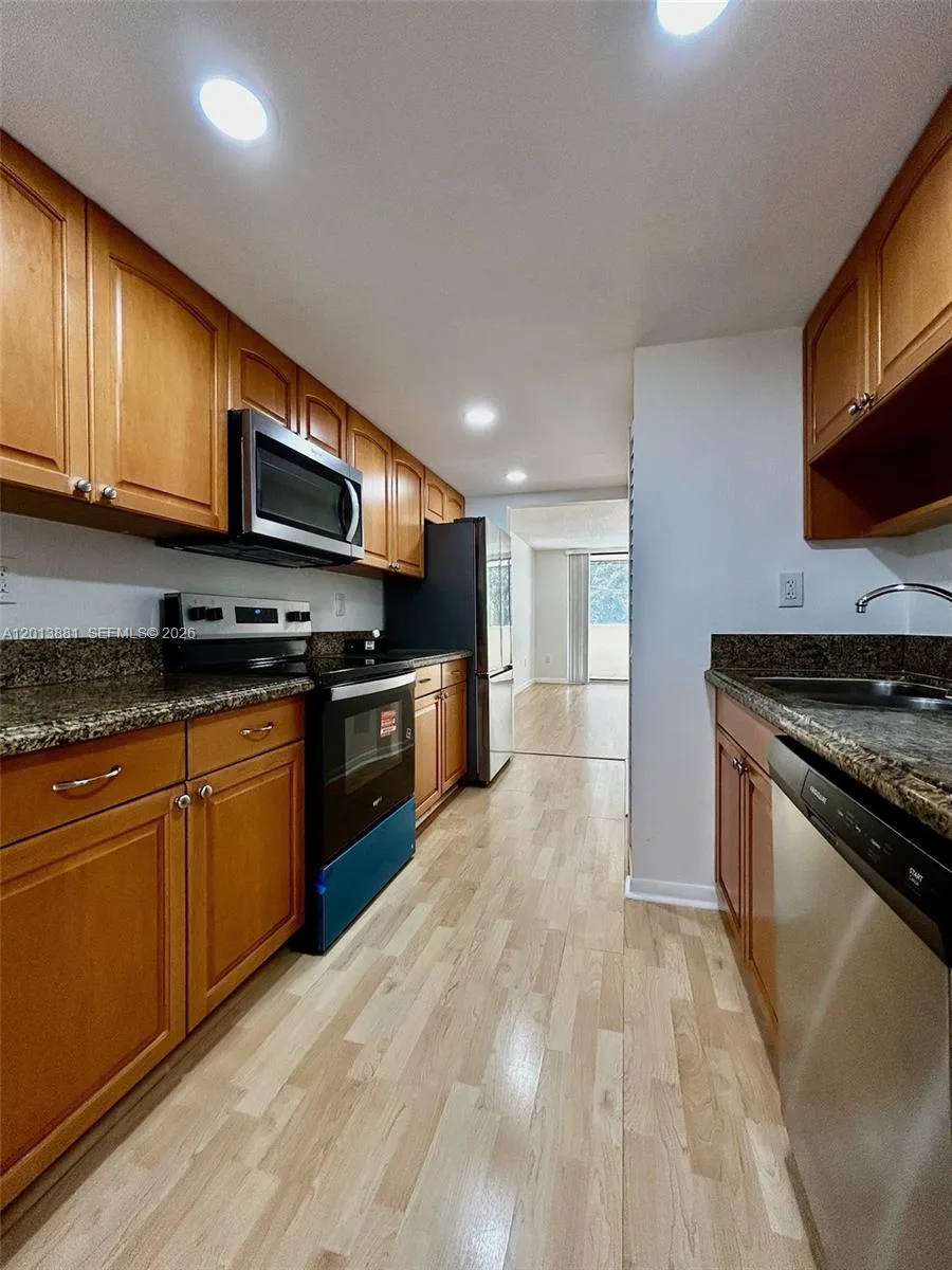 7451 NW 16th St # 304, Plantation, FL 33313 photo 2