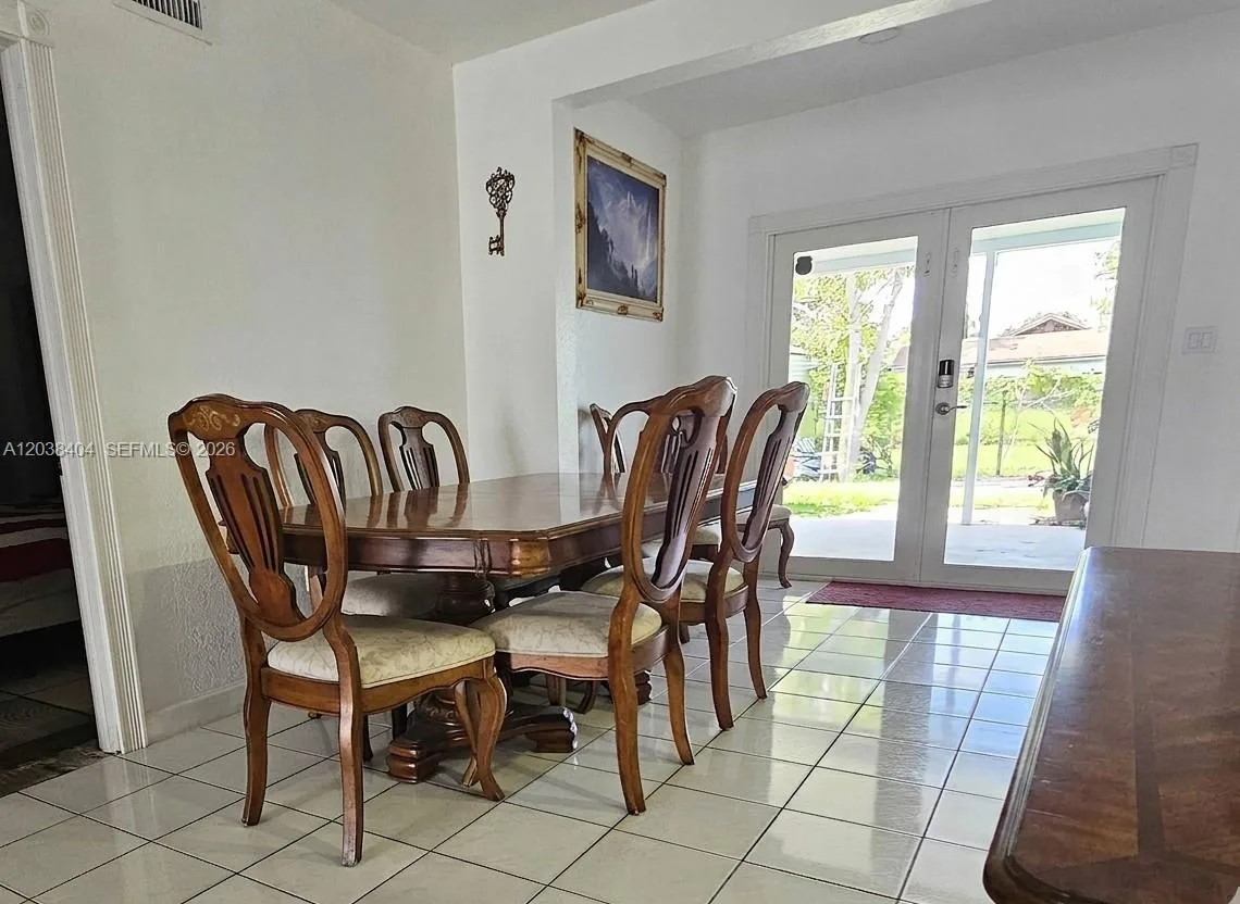572 E 38th St, Hialeah, FL 33013 photo 11