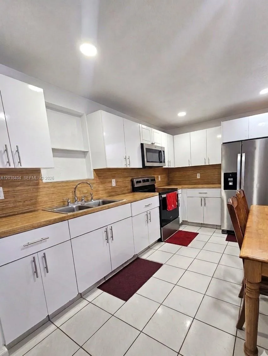 572 E 38th St, Hialeah, FL 33013 photo 13