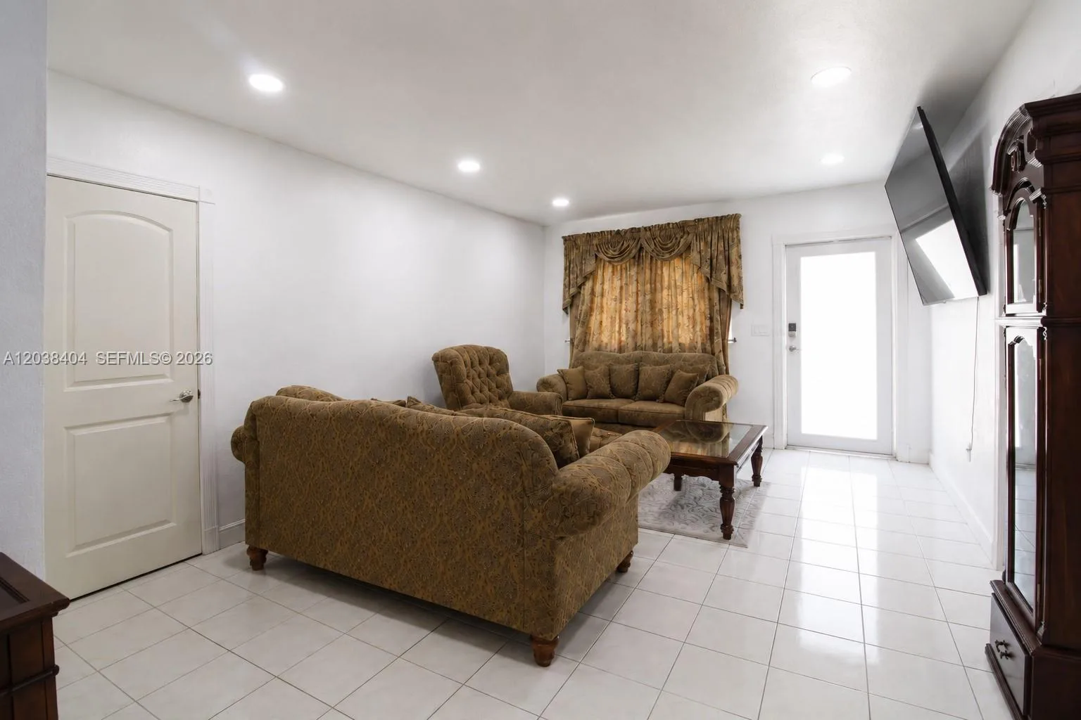 572 E 38th St, Hialeah, FL 33013 photo 7