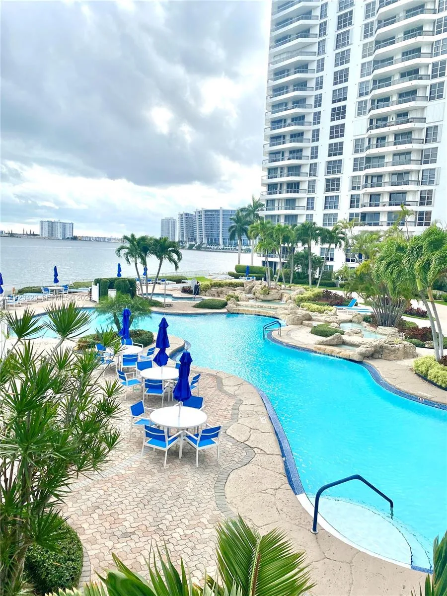 19195 NE 36th Ct # 402, Aventura, FL 33180