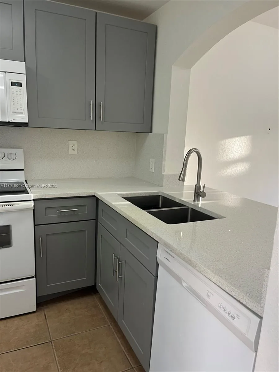 7985 NW 8th St # 110A, Miami, FL 33126 photo 5
