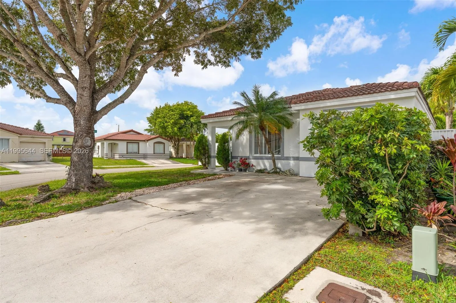 17570 SW 142nd Ct, Miami, FL 33177 photo 2