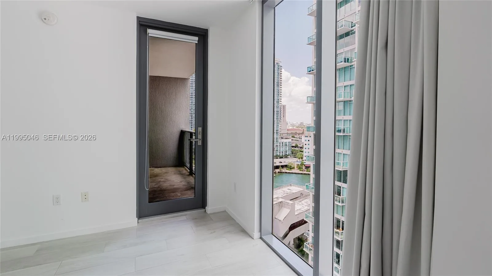 31 SE 6th St # 1906, Miami, FL 33131 photo 12
