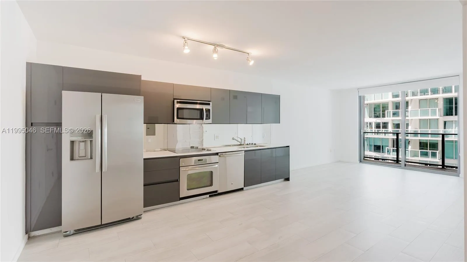 31 SE 6th St # 1906, Miami, FL 33131 photo 4